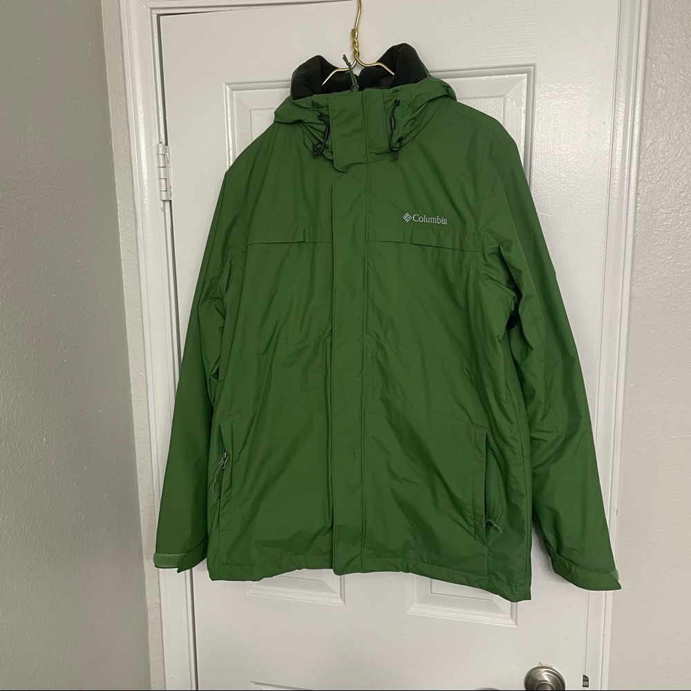 Columbia Ski Jacket. Size M fits bigger. Very good condition.